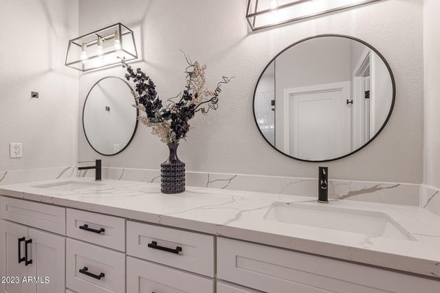 8941 E MAPLE Drive, Scottsdale, AZ 85255