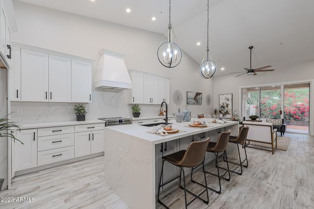 8941 E MAPLE Drive, Scottsdale, AZ 85255