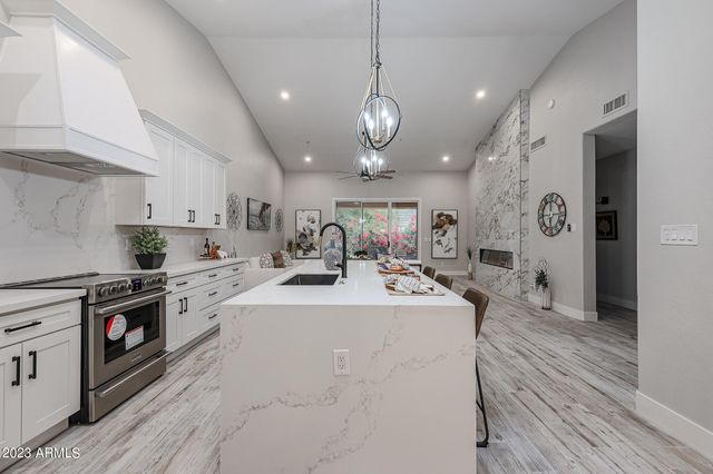8941 E MAPLE Drive, Scottsdale, AZ 85255