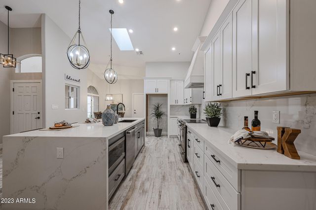 8941 E MAPLE Drive, Scottsdale, AZ 85255