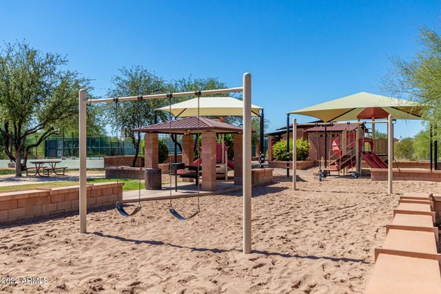 8941 E MAPLE Drive, Scottsdale, AZ 85255