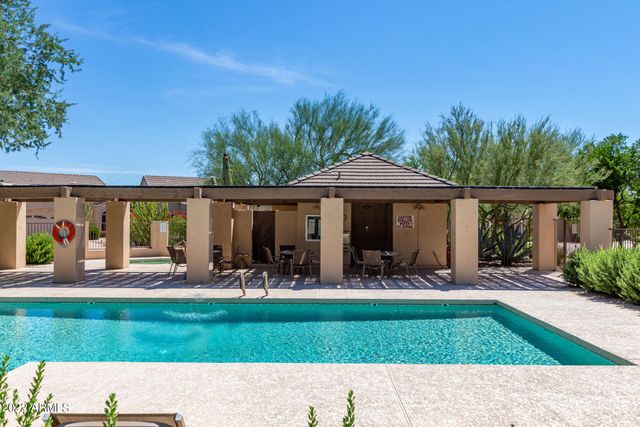 8941 E MAPLE Drive, Scottsdale, AZ 85255