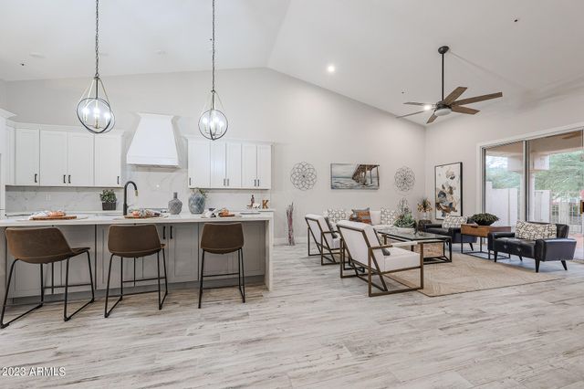 8941 E MAPLE Drive, Scottsdale, AZ 85255