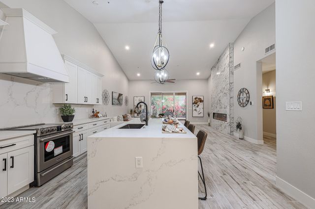 8941 E MAPLE Drive, Scottsdale, AZ 85255