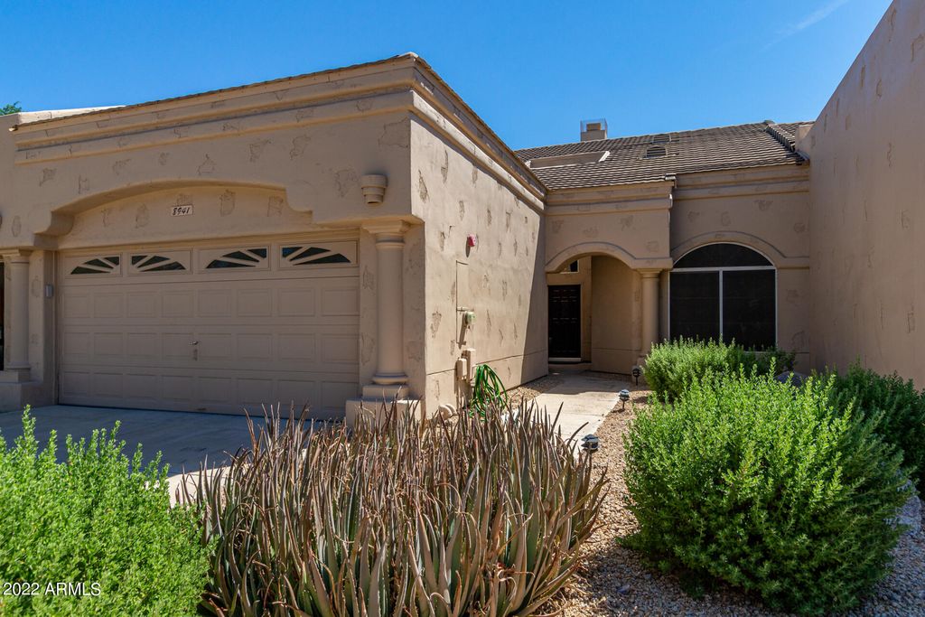 8941 E MAPLE Drive, Scottsdale, AZ 85255 — photo 3