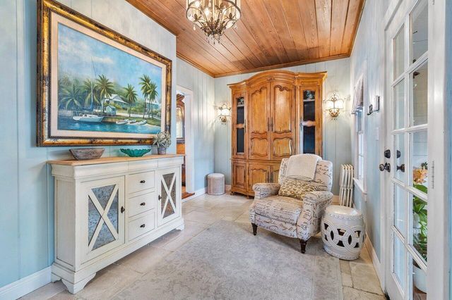 521 N Swinton Avenue, Delray Beach, FL 33444