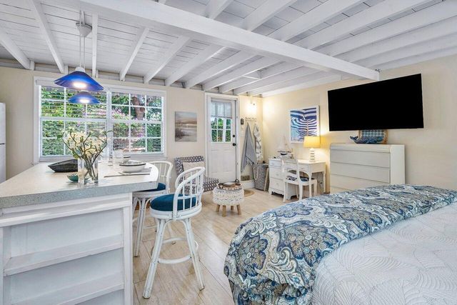 521 N Swinton Avenue, Delray Beach, FL 33444