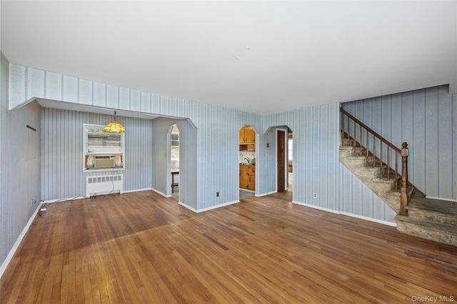 21 Morris Road, Bethpage, NY 11714