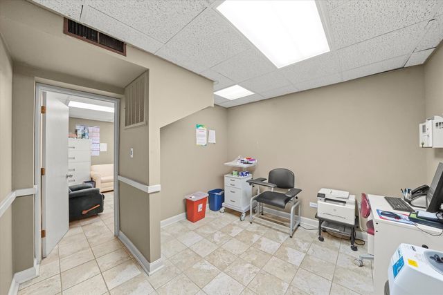 6067 N Northwest Highway, Chicago, IL 60631