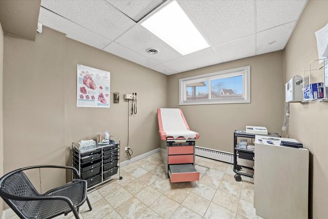 6067 N Northwest Highway, Chicago, IL 60631