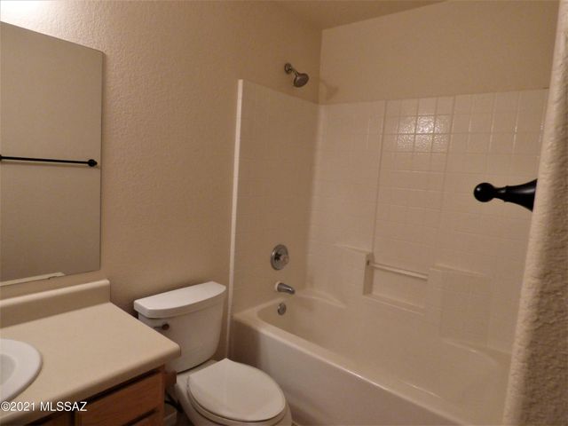 8704 N Frampton Place, Tucson, AZ 85742