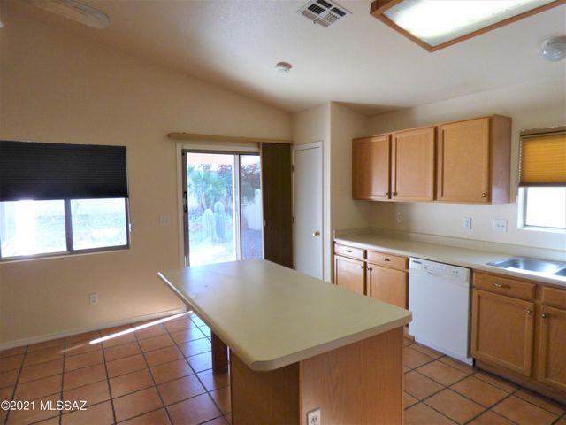 8704 N Frampton Place, Tucson, AZ 85742