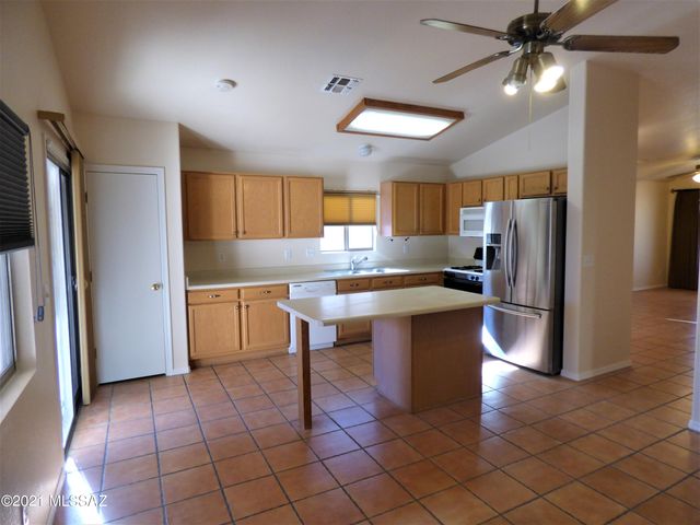 8704 N Frampton Place, Tucson, AZ 85742