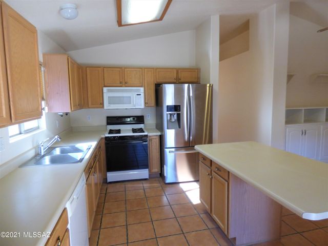 8704 N Frampton Place, Tucson, AZ 85742