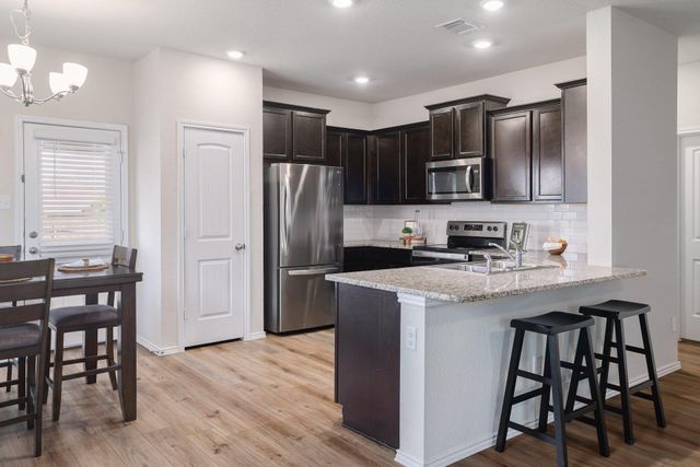 1704 T H Johnson DR, Taylor, TX 76574
