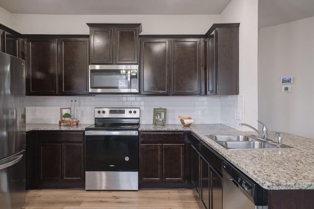 1704 T H Johnson DR, Taylor, TX 76574