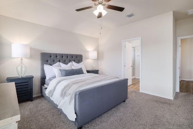 1704 T H Johnson DR, Taylor, TX 76574