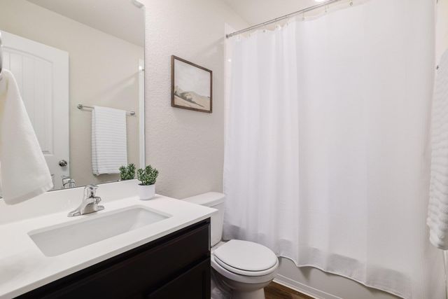 1704 T H Johnson DR, Taylor, TX 76574