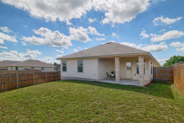 1704 T H Johnson DR, Taylor, TX 76574