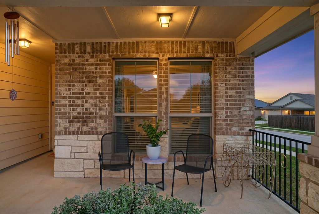 1704 T H Johnson DR, Taylor, TX 76574
