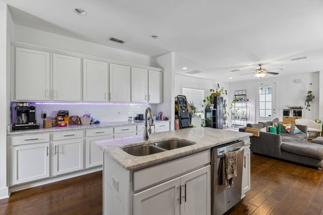 749 Cottage Park Dr, Nashville, TN 37207