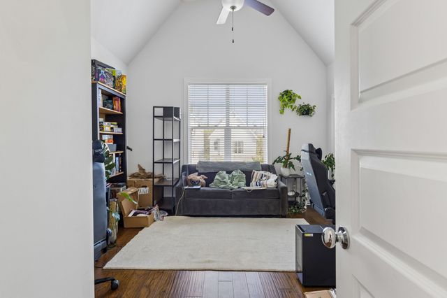 749 Cottage Park Dr, Nashville, TN 37207