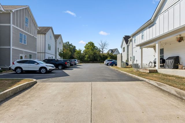 749 Cottage Park Dr, Nashville, TN 37207