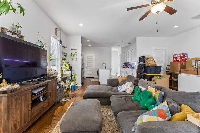 749 Cottage Park Dr, Nashville, TN 37207