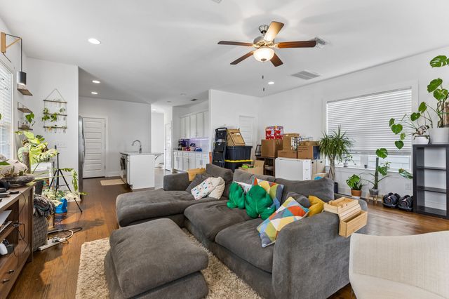 749 Cottage Park Dr, Nashville, TN 37207