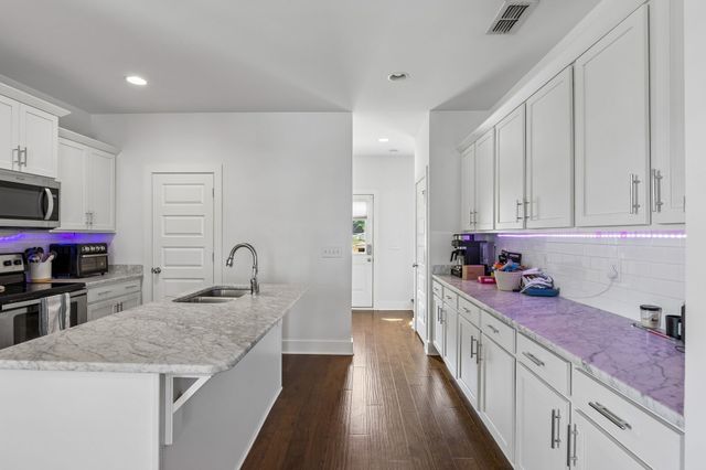 749 Cottage Park Dr, Nashville, TN 37207