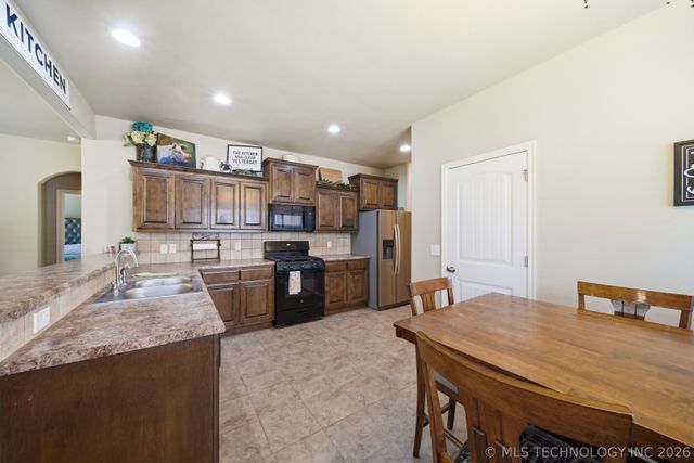 1435 W Burnham Avenue, Sapulpa, OK 74066