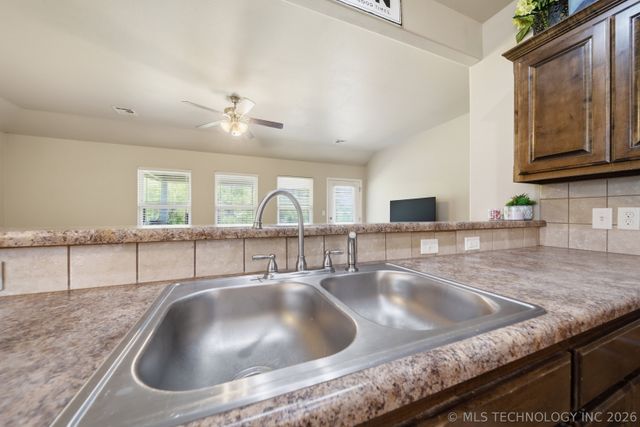 1435 W Burnham Avenue, Sapulpa, OK 74066