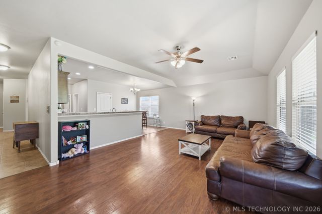 1435 W Burnham Avenue, Sapulpa, OK 74066