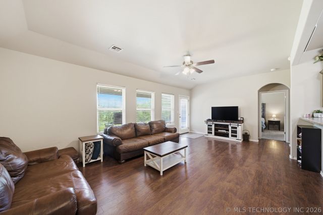 1435 W Burnham Avenue, Sapulpa, OK 74066