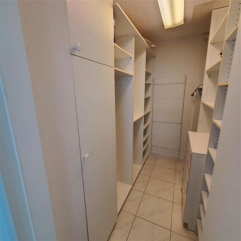 2841 N Ocean Boulevard 2008, Fort Lauderdale, FL 33308