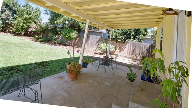 1805 W Kenmore Drive W, Fresno, CA 93703