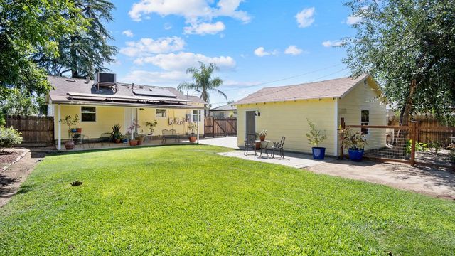 1805 W Kenmore Drive W, Fresno, CA 93703