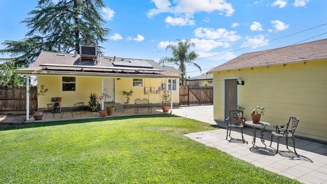 1805 W Kenmore Drive W, Fresno, CA 93703