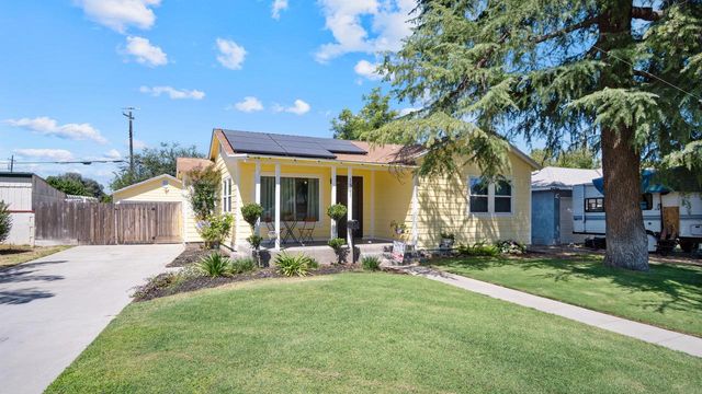1805 W Kenmore Drive W, Fresno, CA 93703