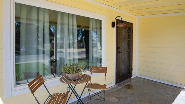 1805 W Kenmore Drive W, Fresno, CA 93703