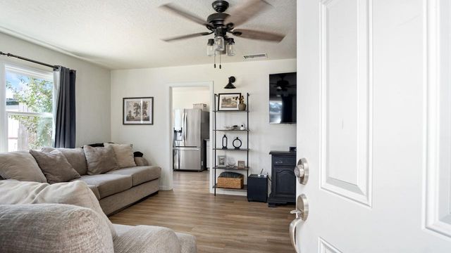 1805 W Kenmore Drive W, Fresno, CA 93703