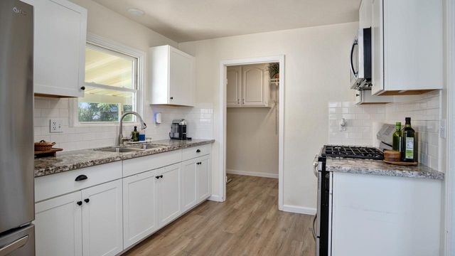 1805 W Kenmore Drive W, Fresno, CA 93703