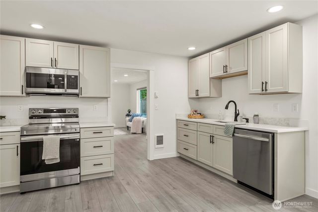 10112 SE 200th Street, Kent, WA 98031