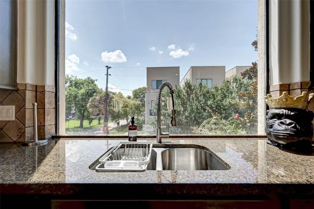 5202 Rose Street A, Houston, TX 77007