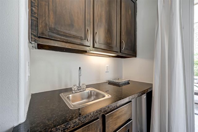 5202 Rose Street A, Houston, TX 77007