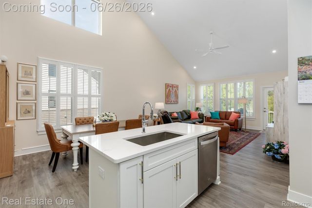 5318 Trail Vista Drive, West Bloomfield Charter Township, MI 48323