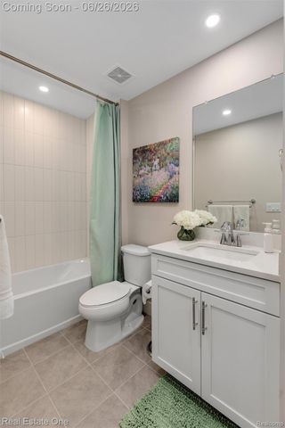 5318 Trail Vista Drive, West Bloomfield Charter Township, MI 48323