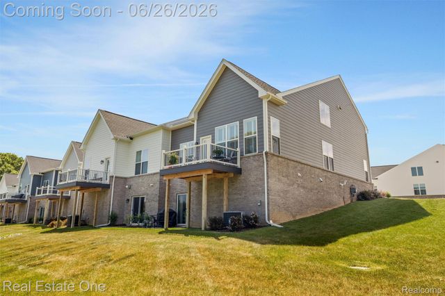 5318 Trail Vista Drive, West Bloomfield Charter Township, MI 48323