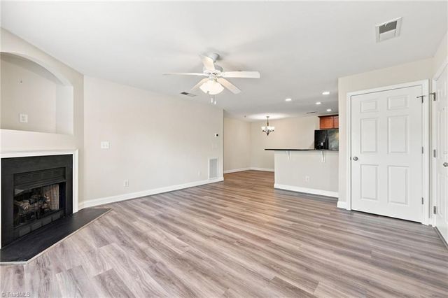 4762 Tatton Park Circle 2D, Winston-salem, NC 27103
