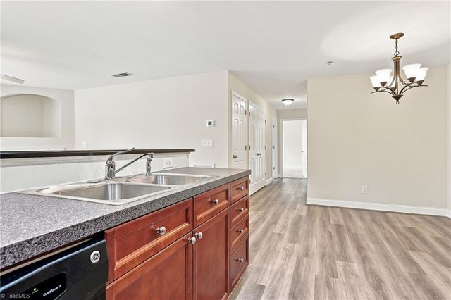 4762 Tatton Park Circle 2D, Winston-salem, NC 27103